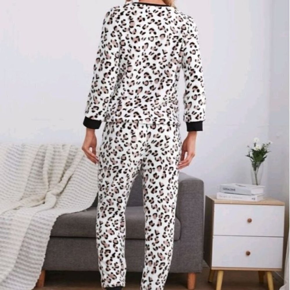 Leopard Print - Picture 2 of 10
